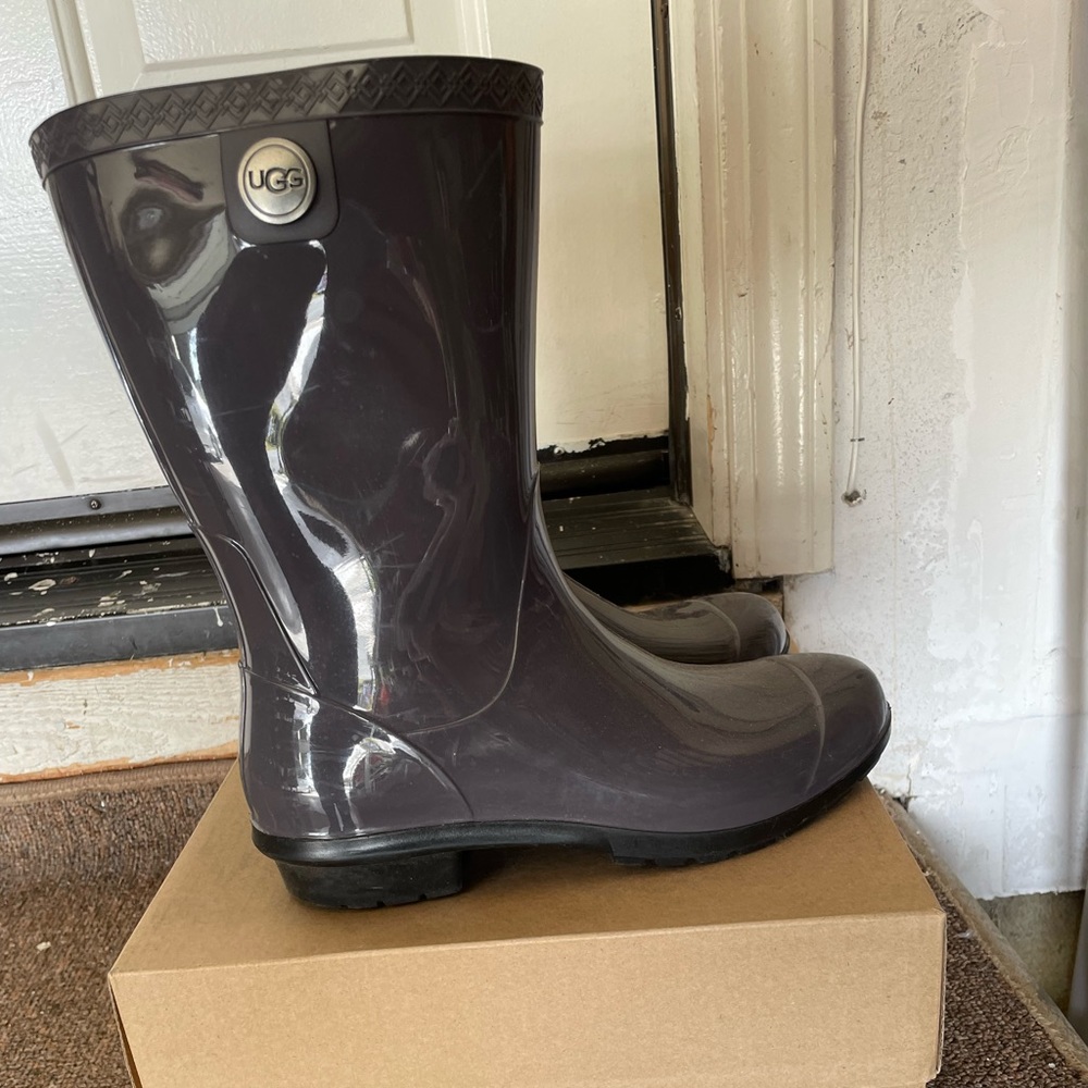 UGG gray rain boots (size 7) Sheep skin  lined insole